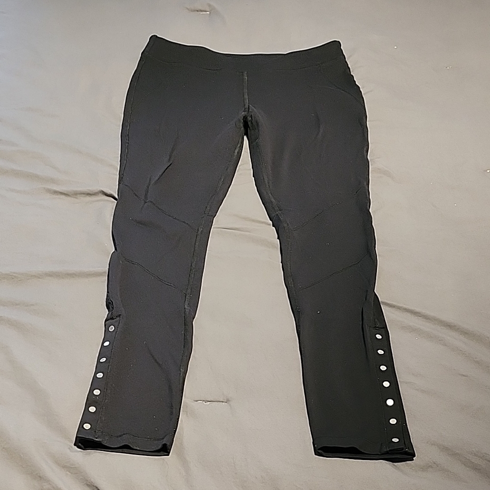 ALO Yoga Black Leggings with Silver Accents